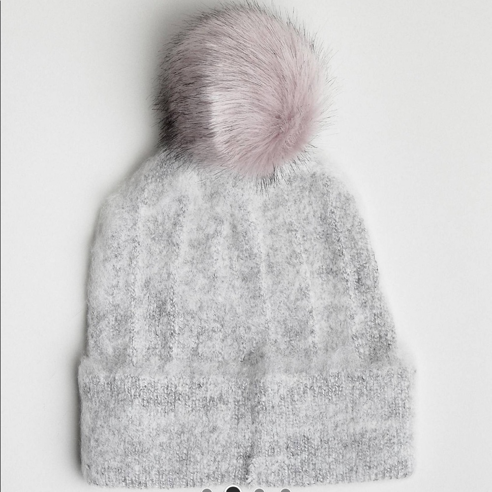 π§‘ ASOS Design Fluffy Beanie Faux Fur Pom